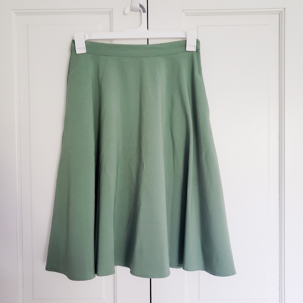 Modcloth Just This Sway A-Line Skirt in Light Green - Size Medium
